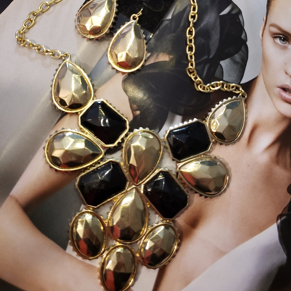 Black & Gold Necklace/Earrings Set.